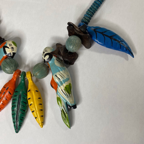Vintage Wooden Tropical Parrot Beads Necklace 16 Inch - Picture 4 of 8